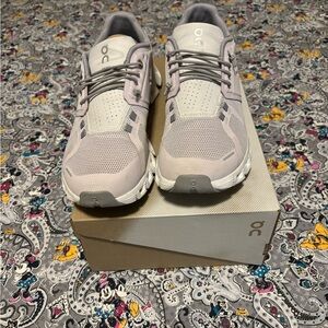 On Clpud Cloud 5 shoes size 9